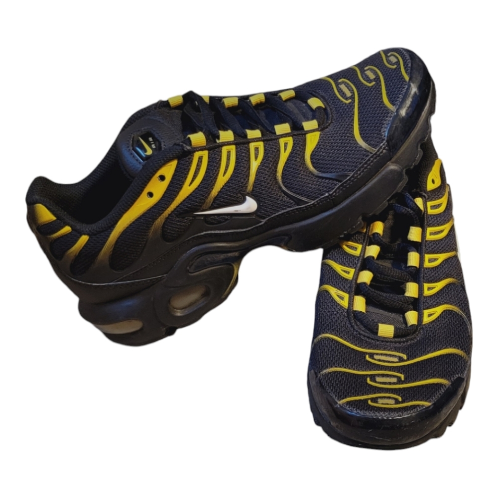 Nike Air Max PlusBlack/ White-Vivid Sulfur  boys 6Y
